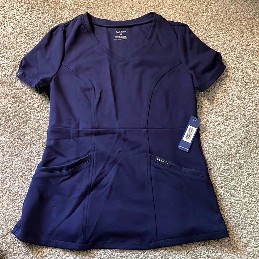 Brand new womens scrub top Jaanuu